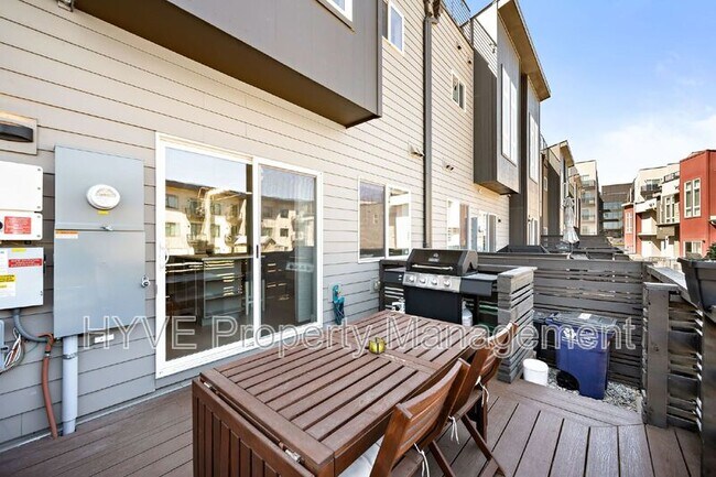 Building Photo - 2869 W Parkside Pl