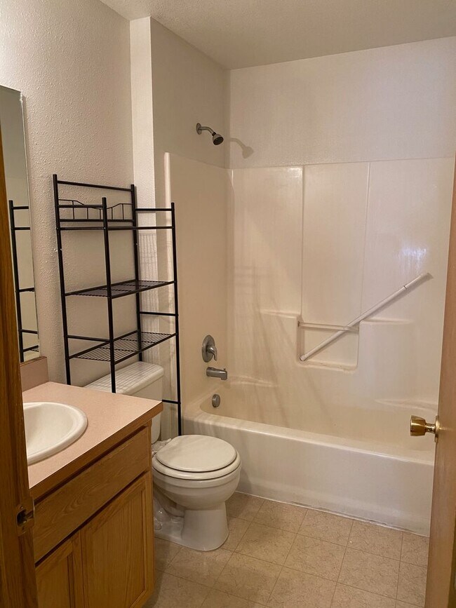 Building Photo - 607 Taylor