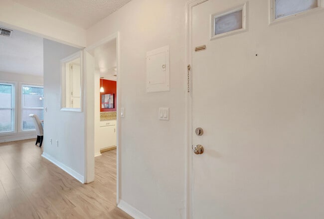 Building Photo - 628 Trinidad Ct