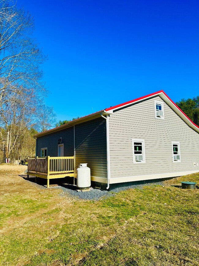 Building Photo - 19557 Brocks Gap Rd