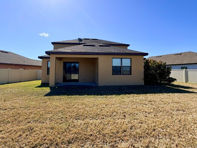 Building Photo - Stunning and spacious 5 bed, 2/5 bath in gated community in Melbourne