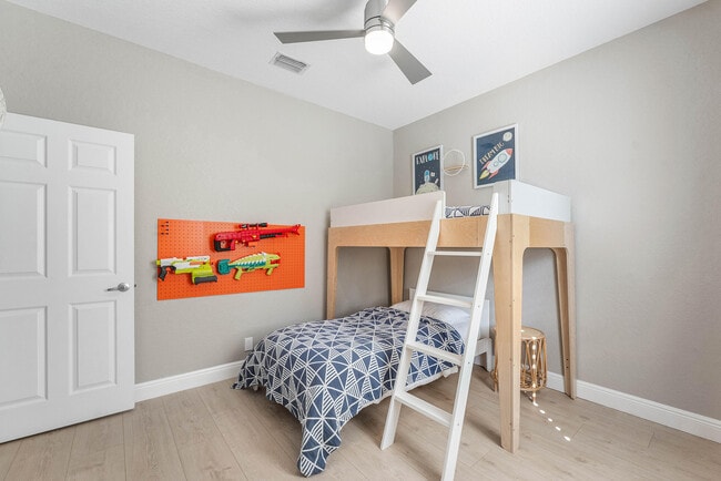 Building Photo - 121 Palm Cir