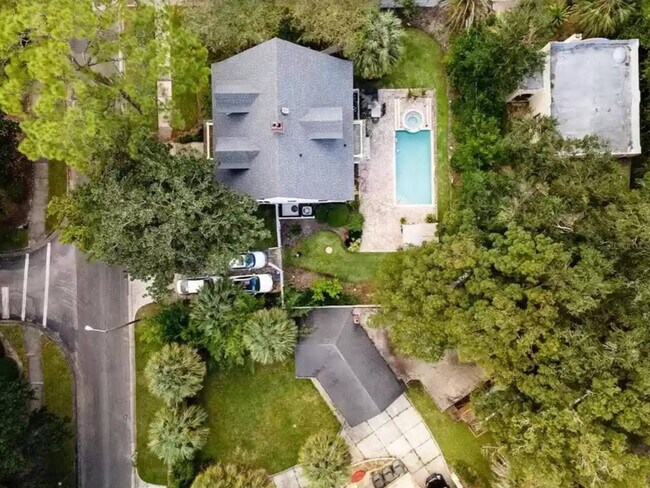 Building Photo - 406 NE 7th Ave