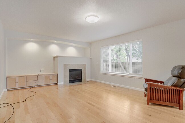 Building Photo - 4BR/2.5BA Home with Main-Level Bedroom/Office — Central A/C & Fenced Yard | Orenco Gardens, Hills...