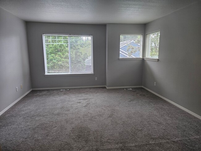Building Photo - TIGARD TOWNHOUSE