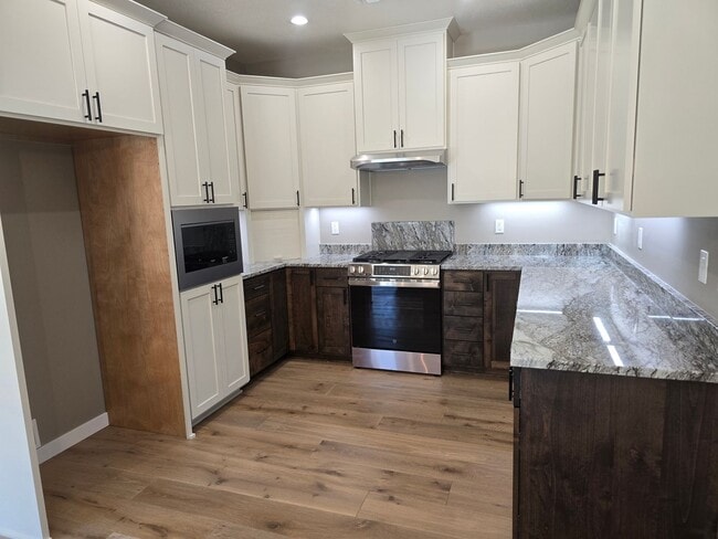 Building Photo - 3 bed 2 bath Brand-New Custom-Built- Home