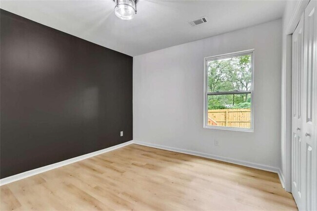 Building Photo - 1250 Byewood Ln SW