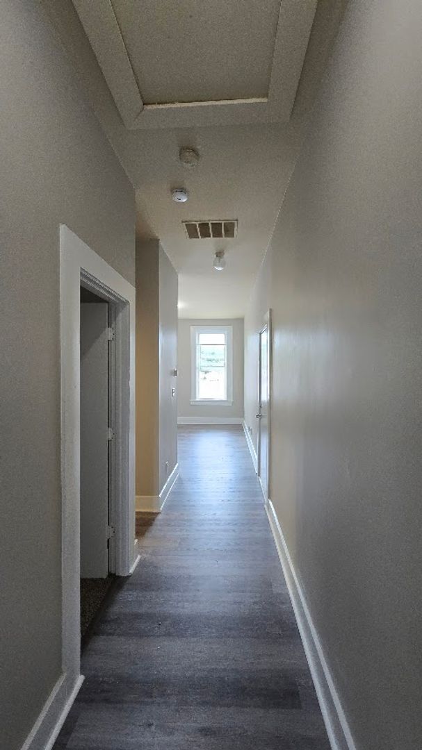 Building Photo - 2-BED SECTION 8 APPROVED