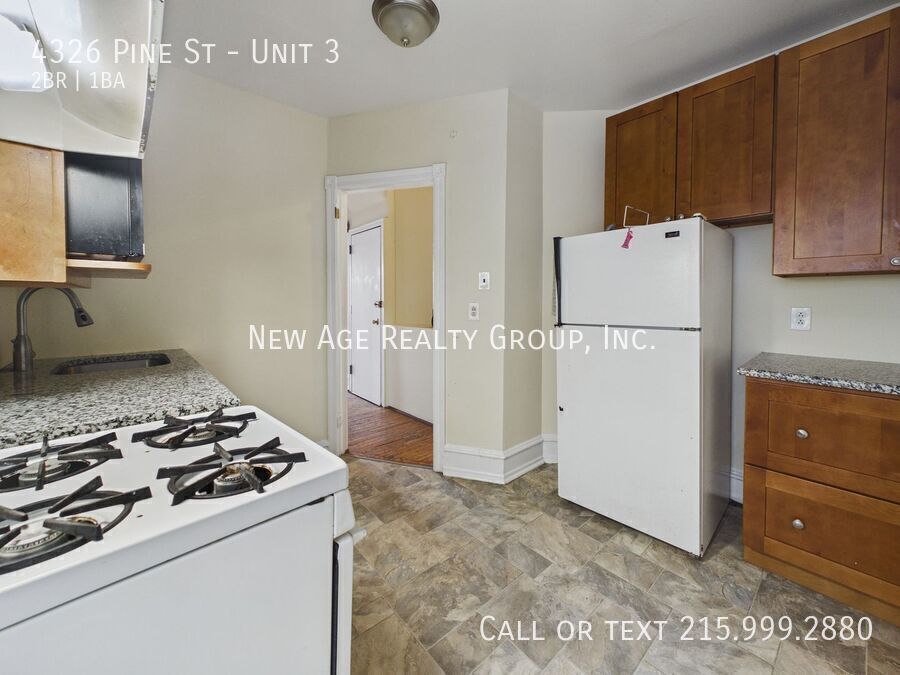 Building Photo - 4326 Pine St