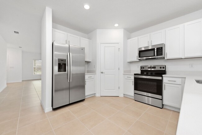 Building Photo - 4 Bedroom/2 Bath Home with WaterView in St...