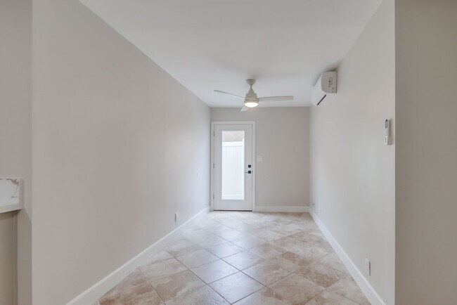Building Photo - 4138 Lois St
