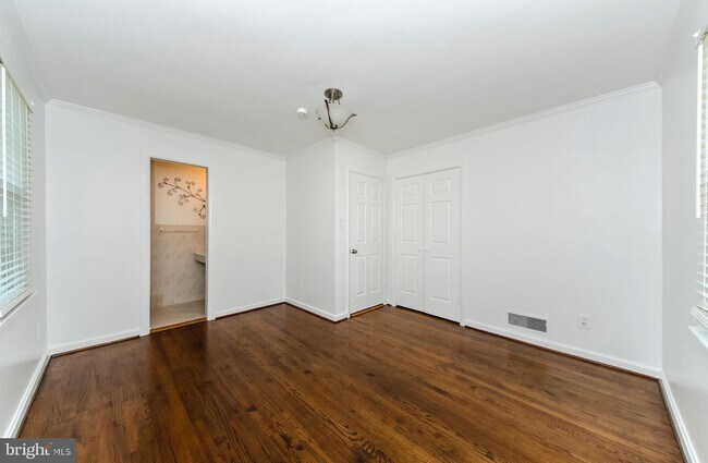 Building Photo - 628 Tazewell Rd NW