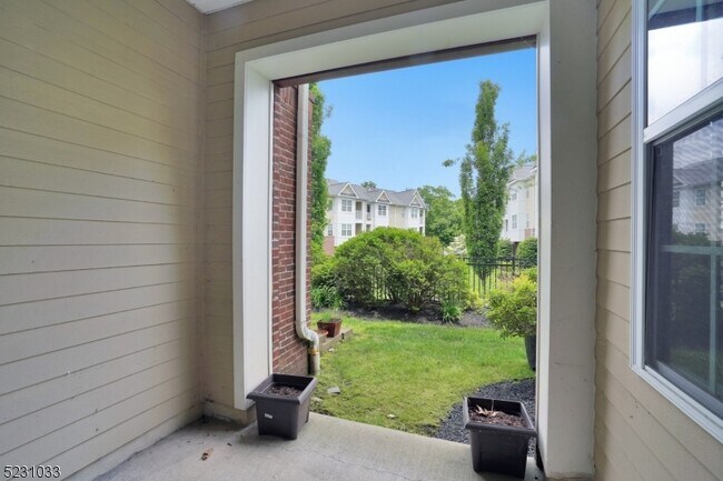 Building Photo - 13 Taft Ln