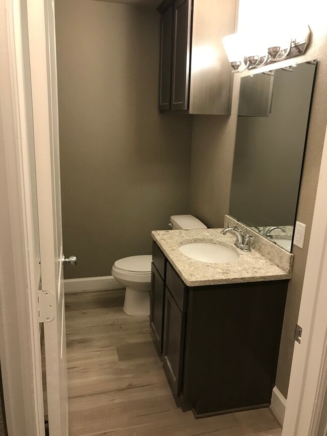 Building Photo - 1304 Damon St