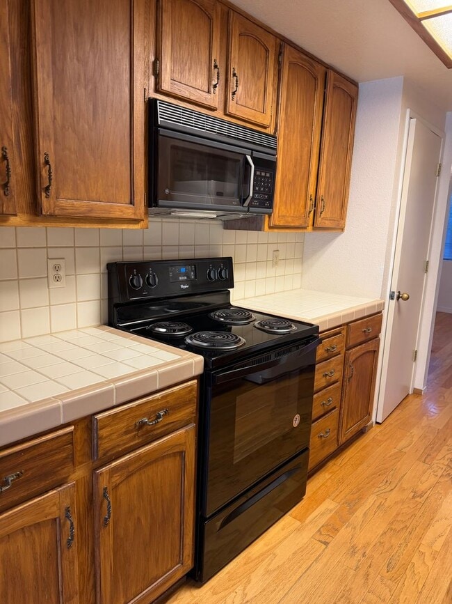 Building Photo - Jackson Townhome