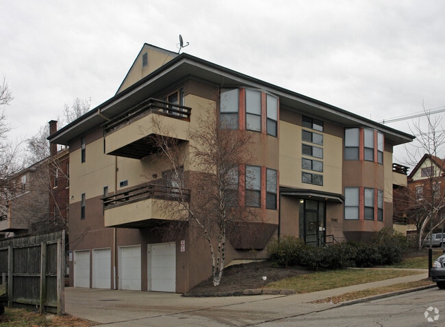 Primary Photo - 2902 Bellevue Ave