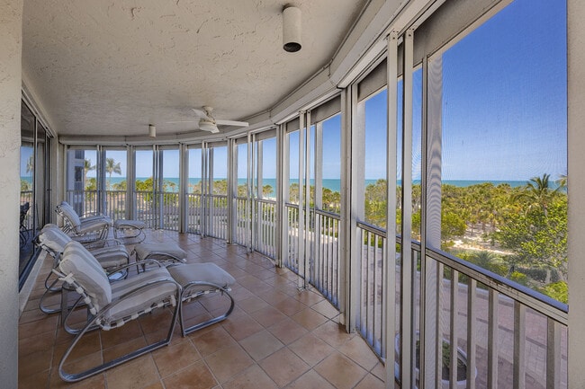 Building Photo - 8111 Bay Colony Dr