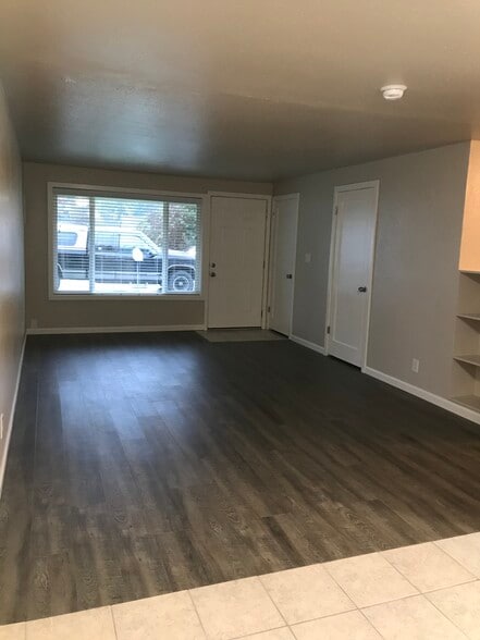 Building Photo - 1548 N Rainier Ave