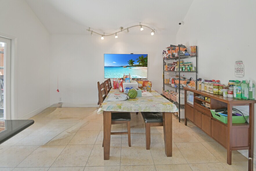 Building Photo - 7225 Via Romera