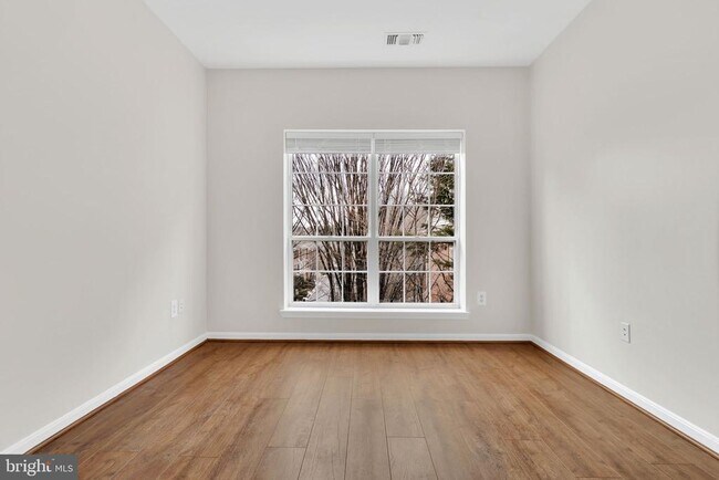 Building Photo - 4560 Strutfield Ln