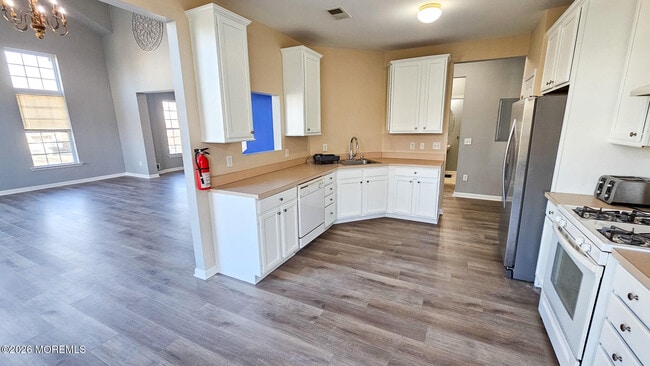 Building Photo - 51 Farrah Dr