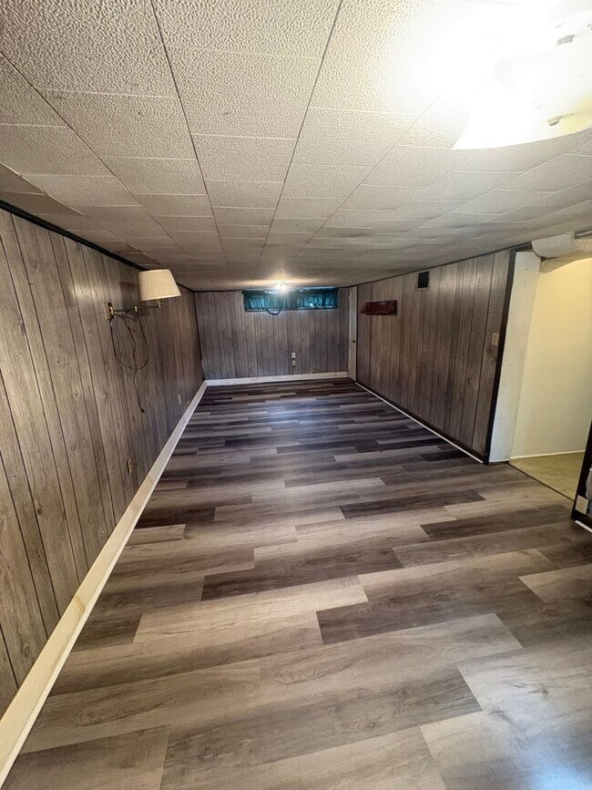 Building Photo - 2 Bedroom / 1 Bathroom Single family home in West Peoria