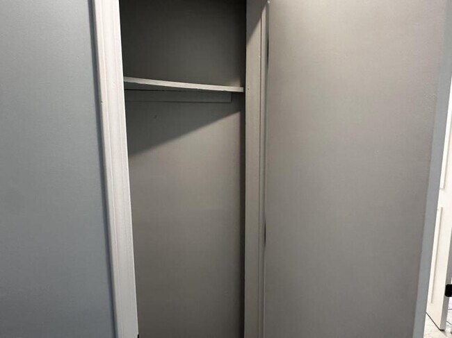 Building Photo - 2 bedroom in Chicago IL 60625