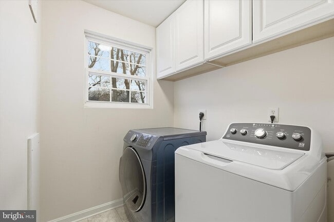 Building Photo - 5534 Franklin Blvd