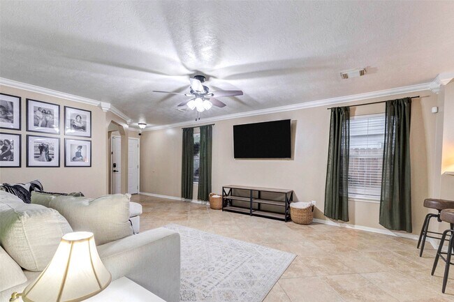 Building Photo - 822 Autumn Point Ln