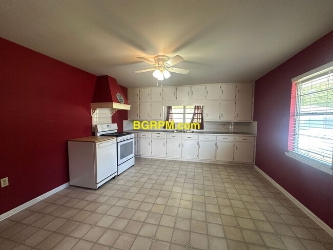 Building Photo - Beebe home