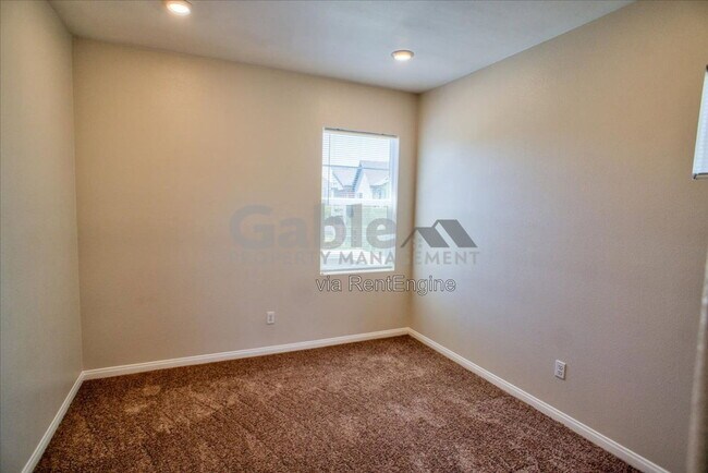 Building Photo - 27477 Boulderview Way