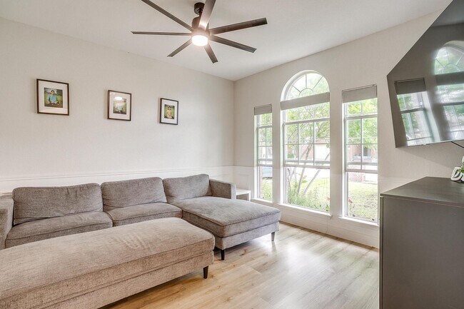Building Photo - Amazing 3 Bed, 2 Bath Awaiting New Tenants- Burleson ISD- 76028