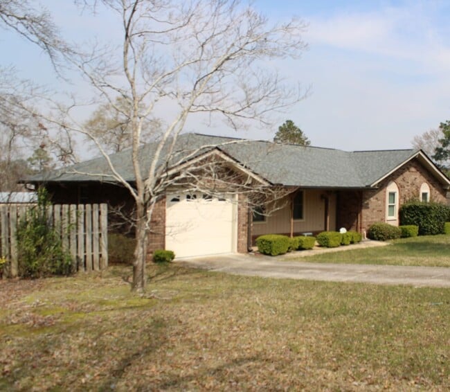 Building Photo - 3 Bedroom 2 Bath W/ Garage Hephzibah!