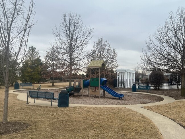 Building Photo - 285 Lakeshore Dr