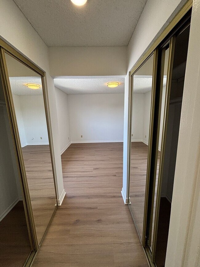 Building Photo - 627 Orange Grove Ave