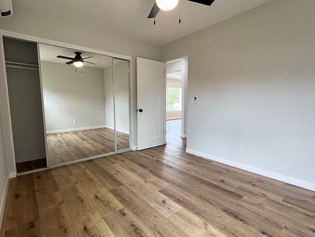 Building Photo - Beautiful, Modern, Upgraded 3 Bedroom 3 Ba...