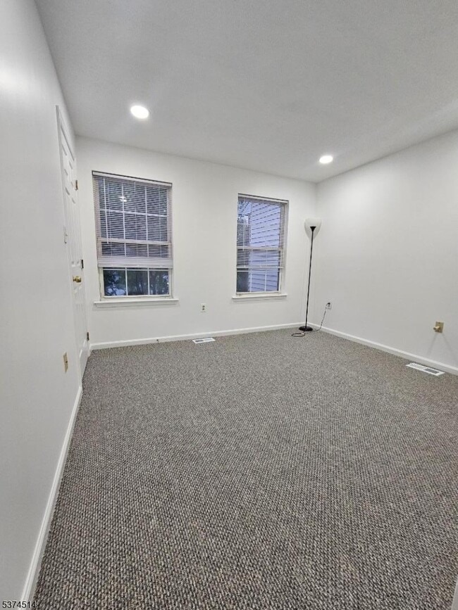 Building Photo - 157 W Market St