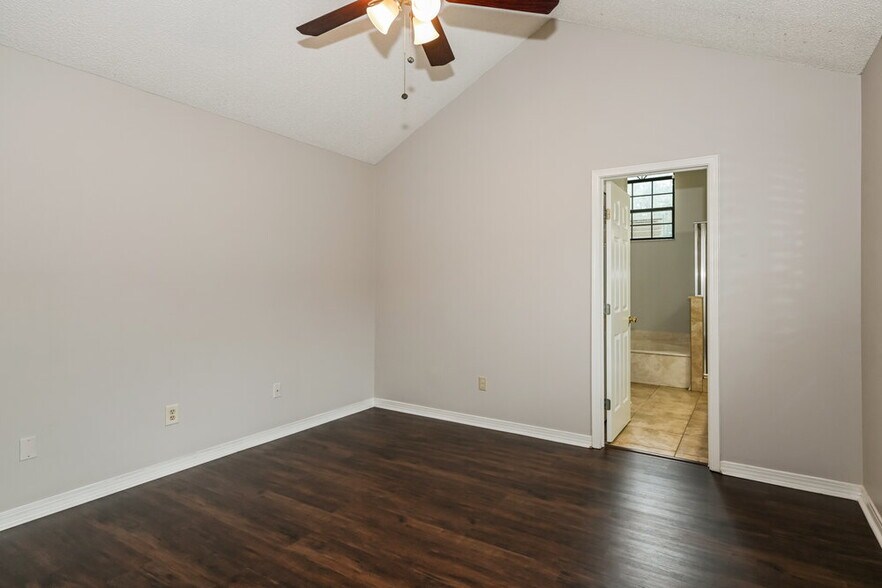 Building Photo - 2919 Lantana Lakes Dr W