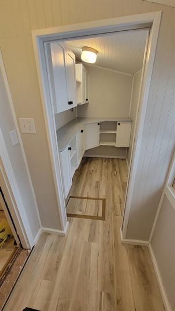 Building Photo - **Charming 1-Bedroom Plus Den Home with Modern Comforts**