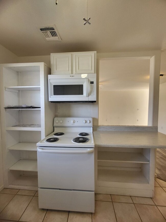 Building Photo - ZILONIS TOWNHOME II - Bourbon Street