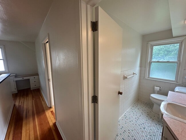 Building Photo - Beautiful Single Family Home Across from L...