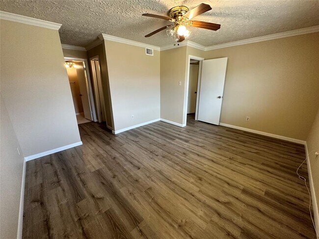 Building Photo - 9306 Bollingbrook Dr