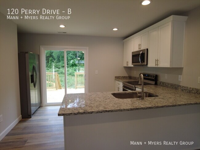 Building Photo - 120 Perry Dr