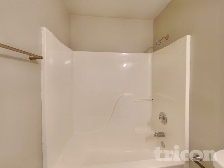 Building Photo - 210 Kennedy Dr