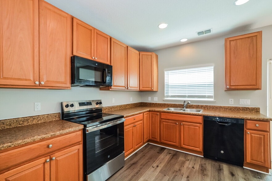 Building Photo - 2237 Aitkin Loop