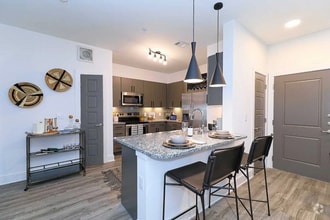 Building Photo - Available Now – Beautiful Apartment for Rent