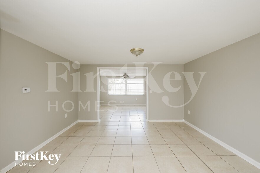 Building Photo - 7725 Ilex Dr