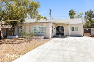 Building Photo - 619 Essex E Dr