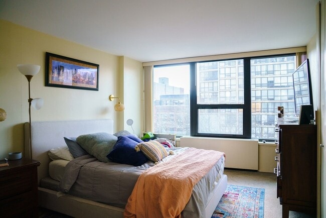 Building Photo - 1560 N Sandburg Terrace