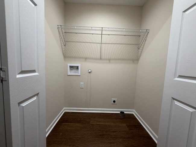 Building Photo - New Home! 4/2!